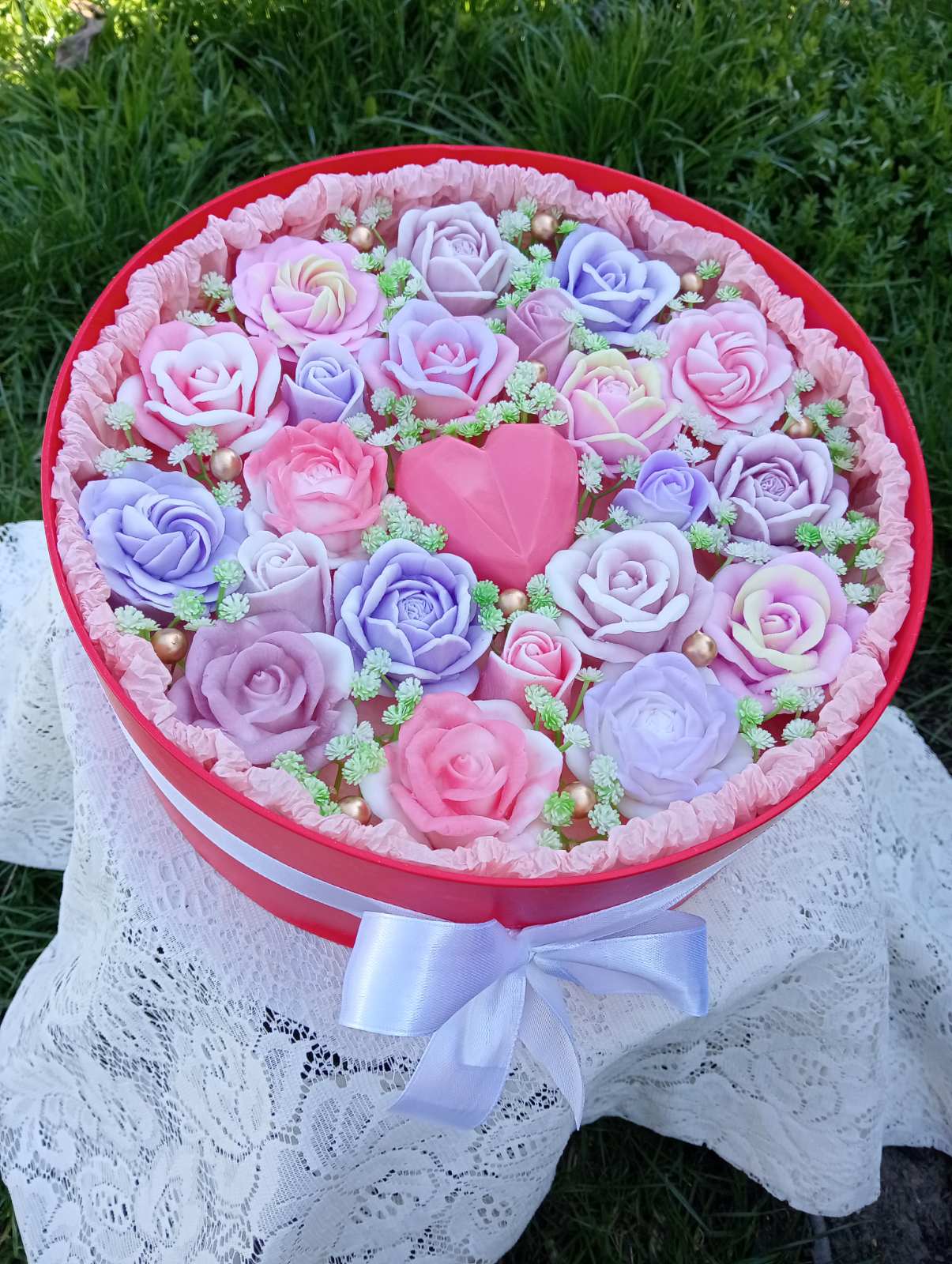 Buchet asortat cu 21 de trandafiri+inimă